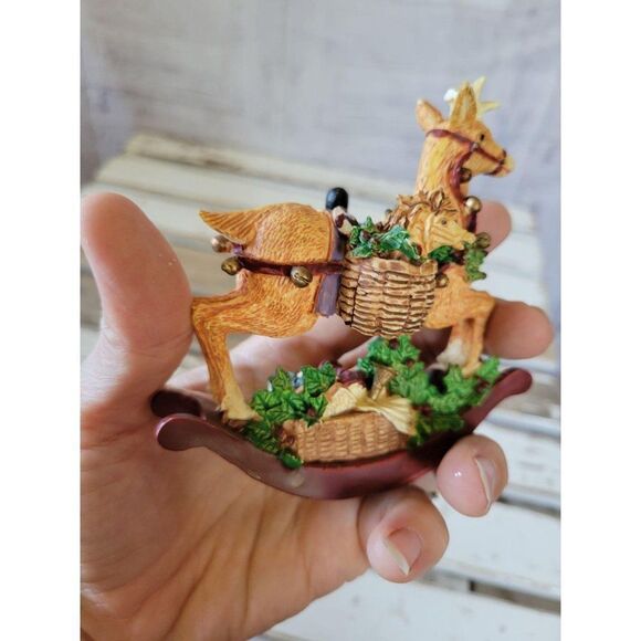 Reindeer rocking chair Xmas figurine village home - Picture 4 of 9